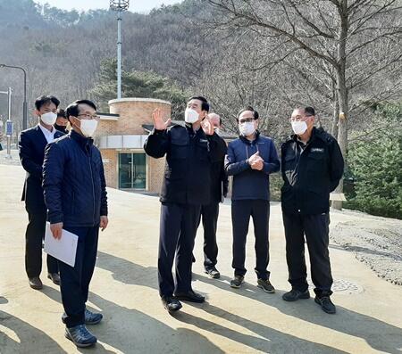 조길형 충주시장, 시민 휴양 편의시설 불편사항 현장확인